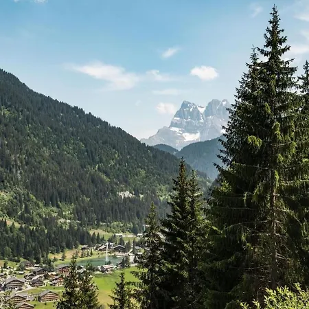 In With Stunning Mountain Views شاتيل